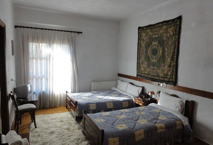 חדר סטנדרט לשלושה, Sintrivanis Mountain