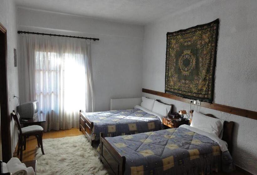 חדר סטנדרט לשלושה, Sintrivanis Mountain