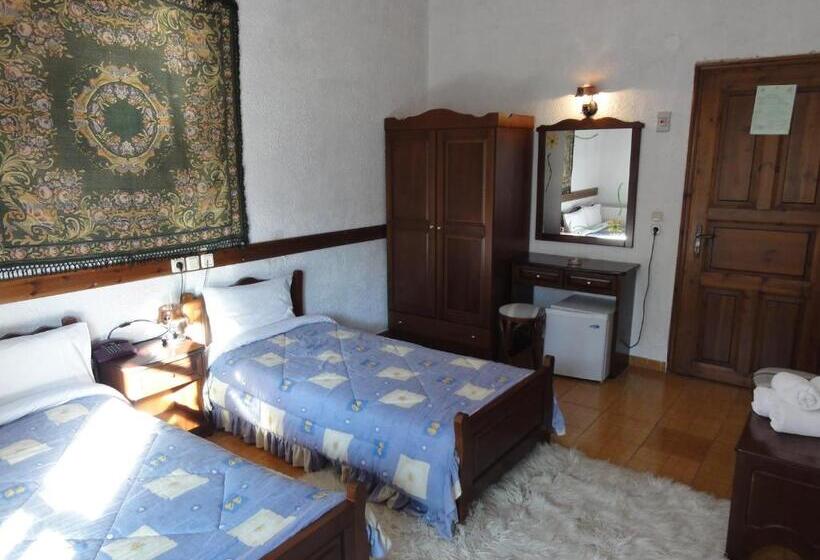 חדר סטנדרט לשלושה, Sintrivanis Mountain