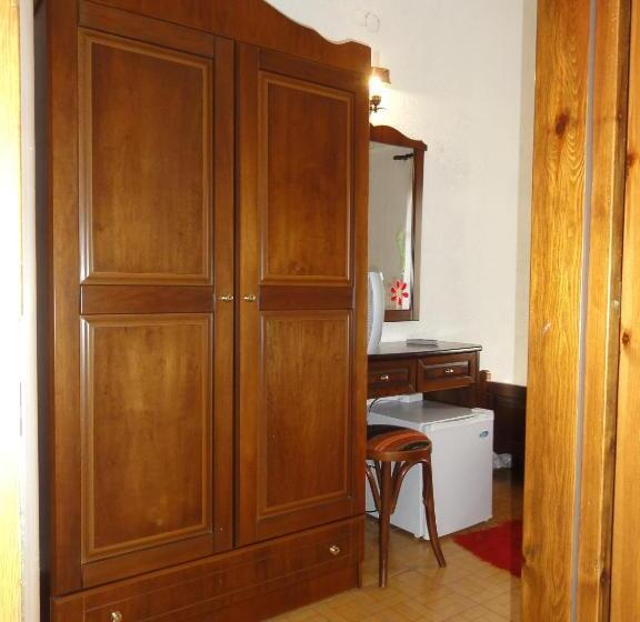 חדר סטנדרט לשלושה, Sintrivanis Mountain