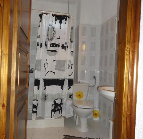 חדר סטנדרט לשלושה, Sintrivanis Mountain