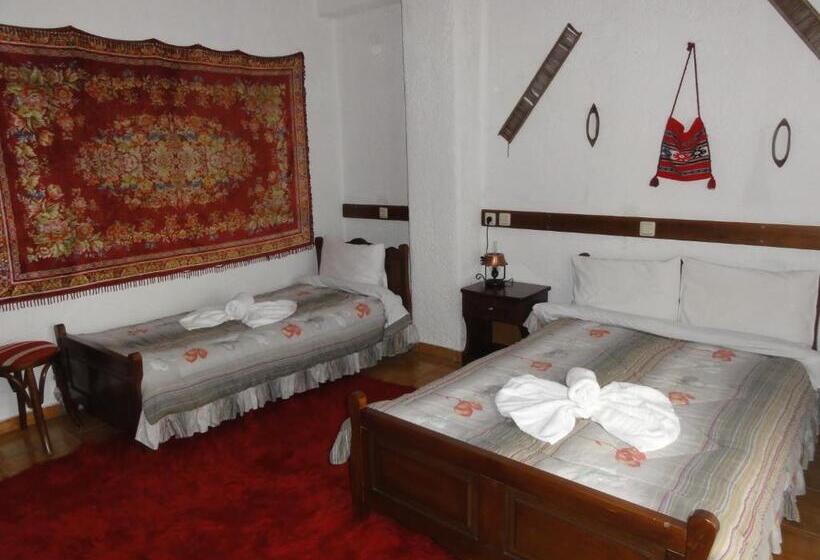 Номер Стандарт Трехместный, Sintrivanis Mountain
