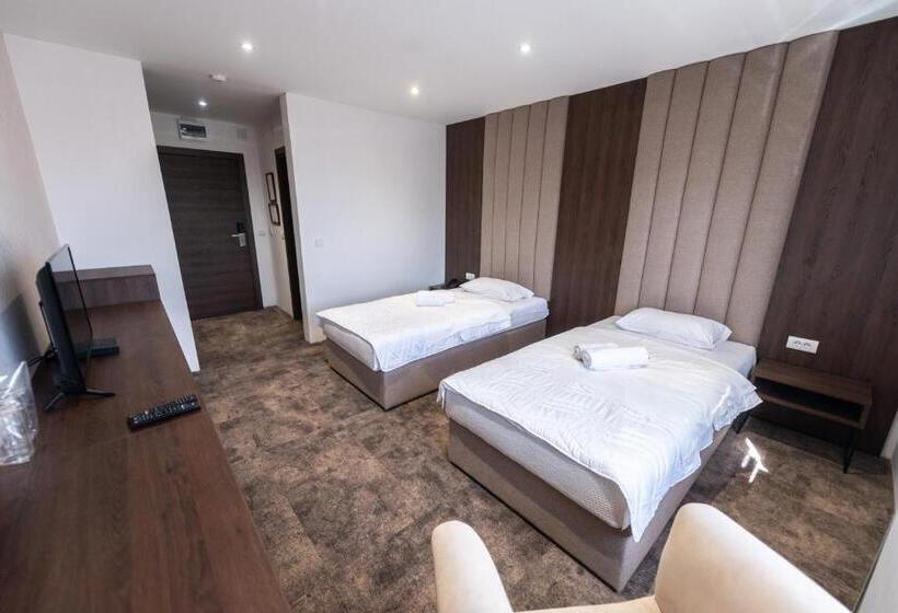 Pokój Deluxe, Stari Krovovi