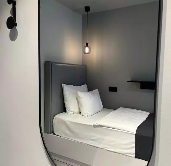 اتاق استاندارد یک نفره, The Grey Design