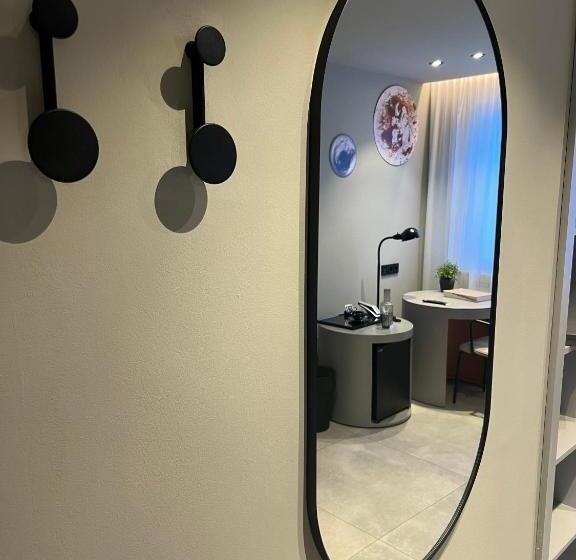 스탠다드 싱글 룸, The Grey Design