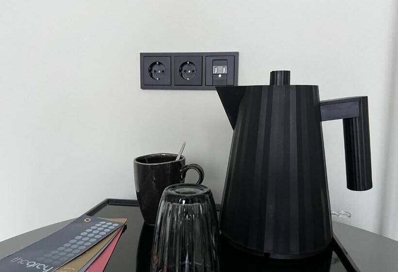 스탠다드 트리플 룸, The Grey Design