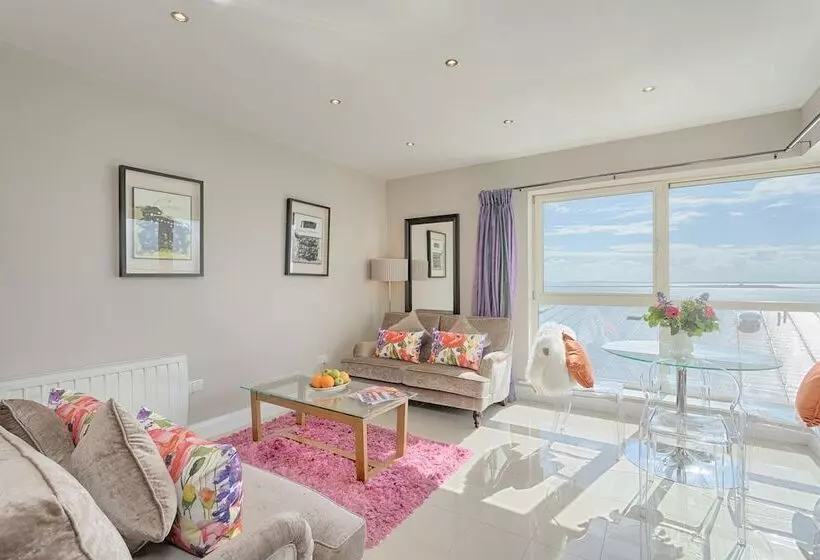2 Bedroom Apartment Sea View, Jameson Court Self Catering Apartments
