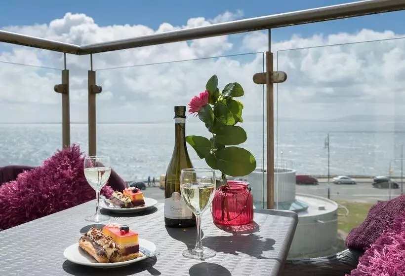 2 Bedroom Apartment Sea View, Jameson Court Self Catering Apartments