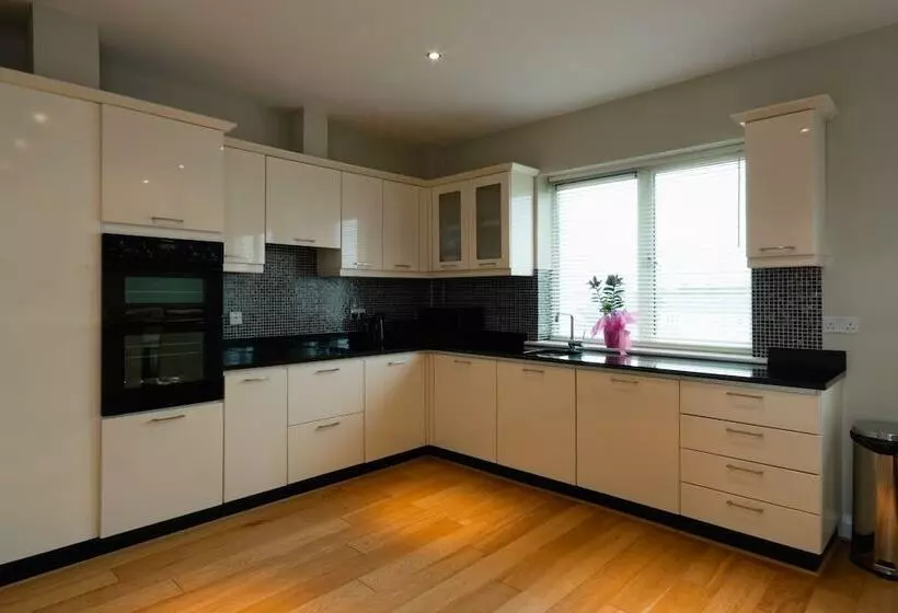 2 Bedroom Penthouse Apartment, Jameson Court Self Catering Apartments