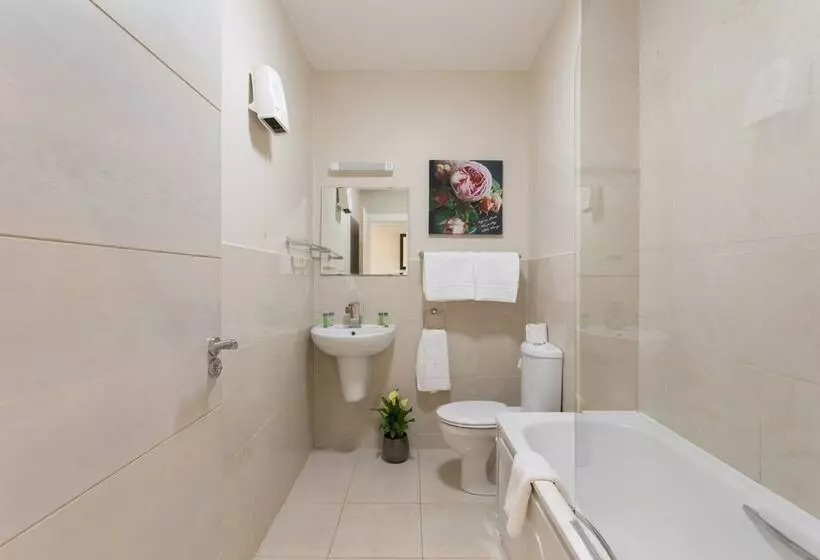 2 Bedroom Penthouse Apartment, Jameson Court Self Catering Apartments