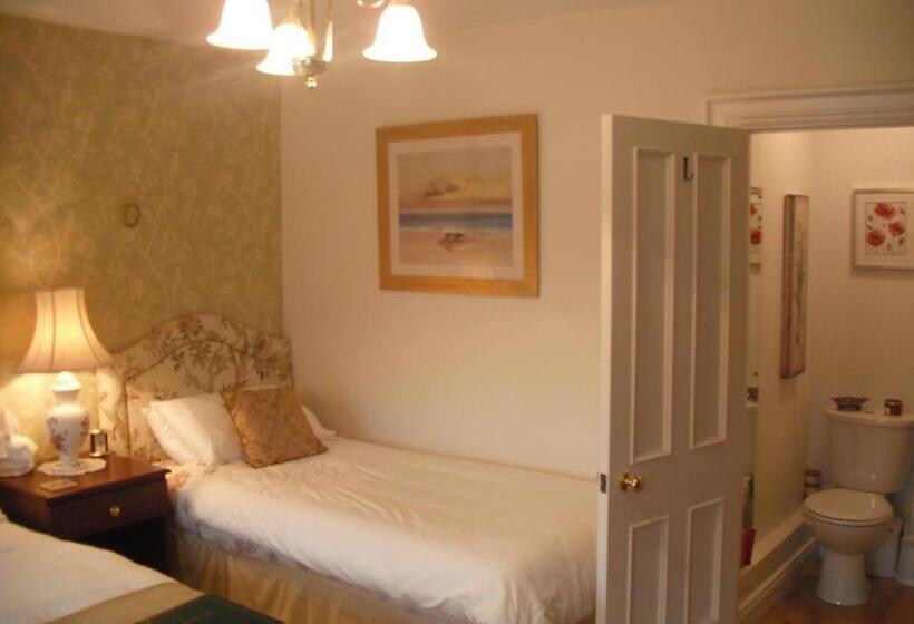 غرفة قياسية ثلاثية, Killyliss Country House B&b