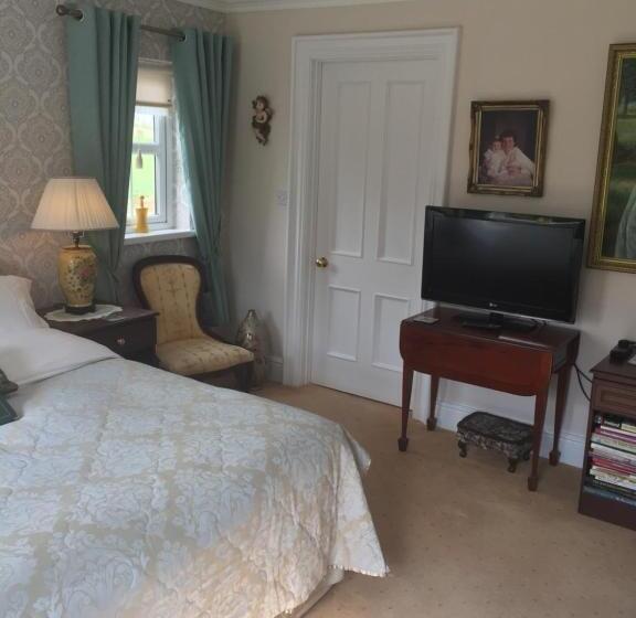غرفة قياسية ثلاثية, Killyliss Country House B&b