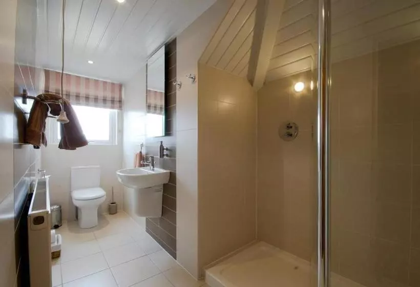 اتاق خانوادگی با سرویس بهداشتی مشترک, Inverlea Guest House