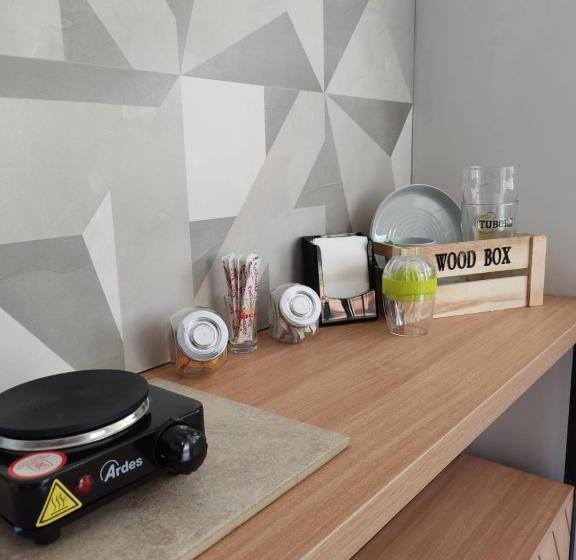 海の見えるスタンダードスタジオ, Bed&breakfast Ad Agros Logement