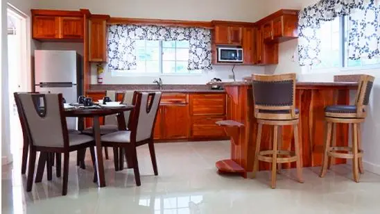 سوییت, Westmore Beach Villas Limited