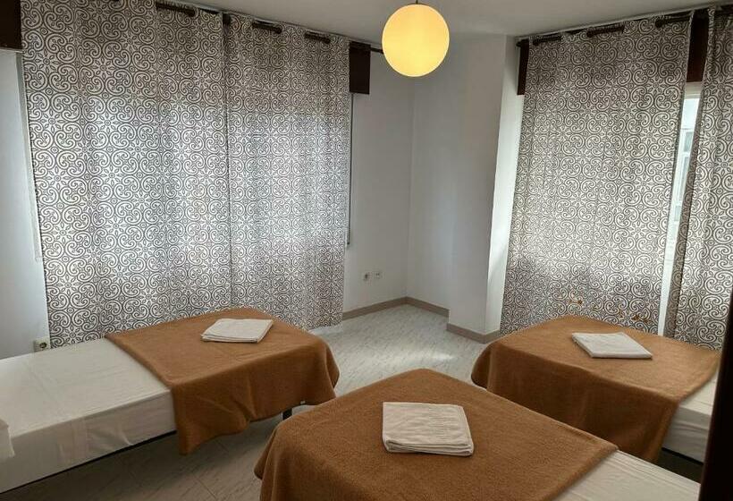 اتاق استاندارد سه تخته با سرویس بهداشتی مشترک, Pensión La Hacienda