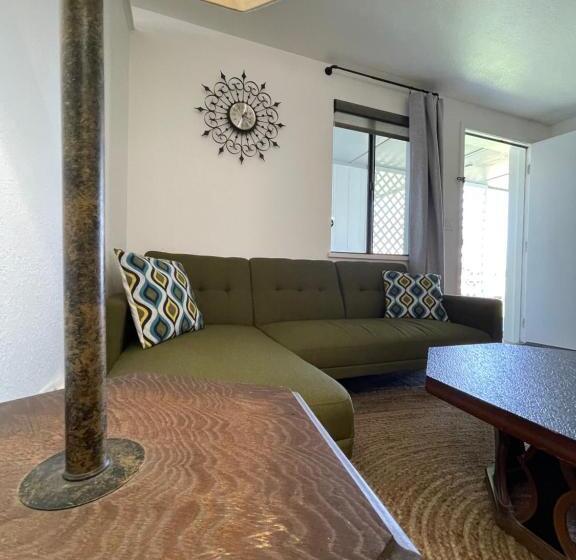 주니어 스위트, The Aztec Motel & Creative Space