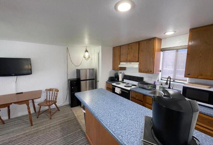 주니어 스위트, The Aztec Motel & Creative Space