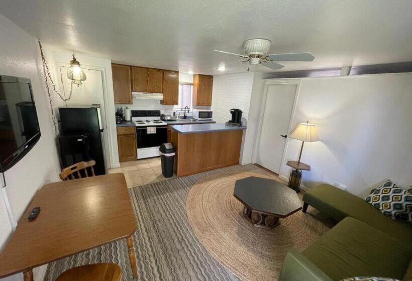 주니어 스위트, The Aztec Motel & Creative Space