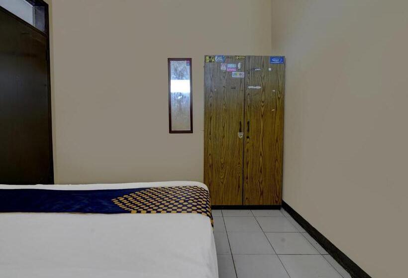Номер Economy, Spot On 91116 Pelangi Residence Syariah