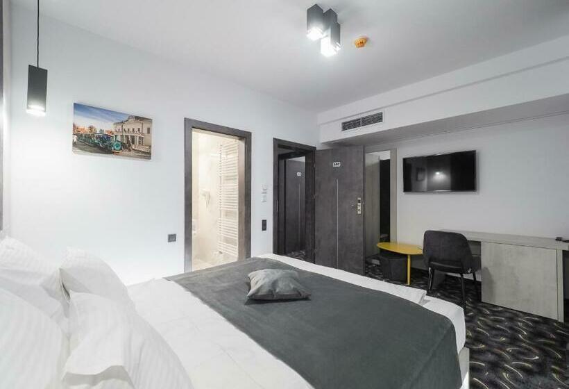 غرفة ديلوكس, Anastasia