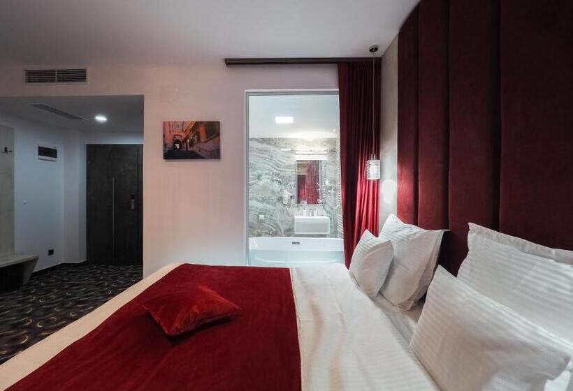 غرفة ديلوكس, Anastasia