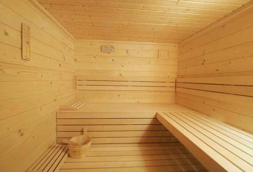 غرفة ديلوكس, Anastasia