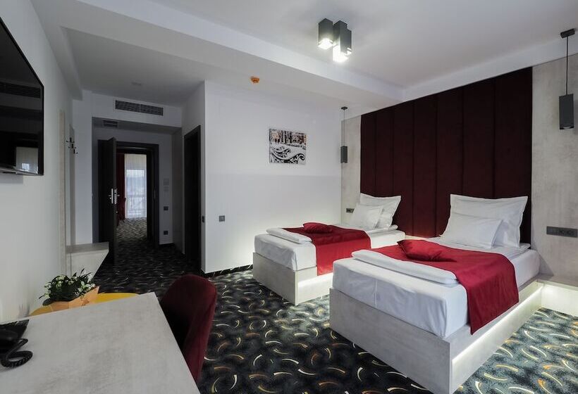 غرفة ديلوكس, Anastasia