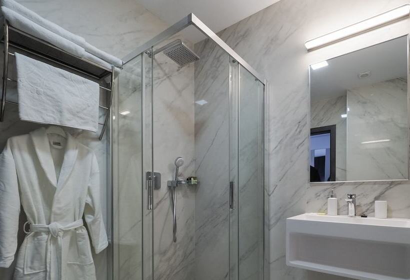 غرفة ديلوكس, Anastasia