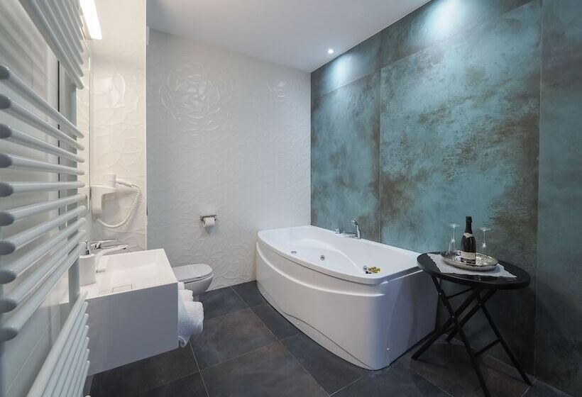 غرفة ديلوكس, Anastasia