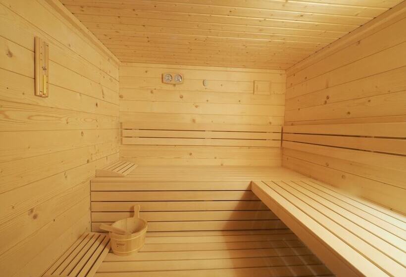 غرفة ديلوكس, Anastasia