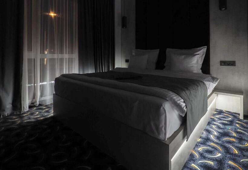 غرفة ديلوكس, Anastasia