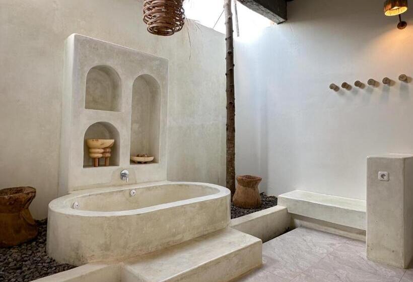 スイート, El Tropico Boutique