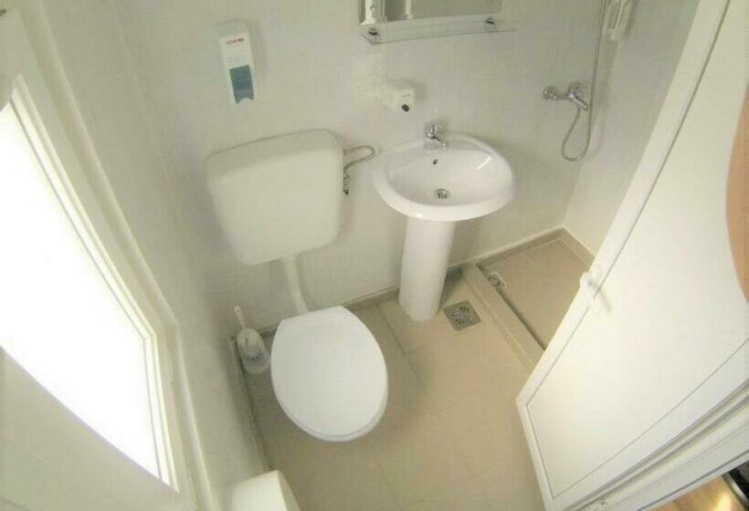 标准间, Restaurant Plutitor Delta Ways