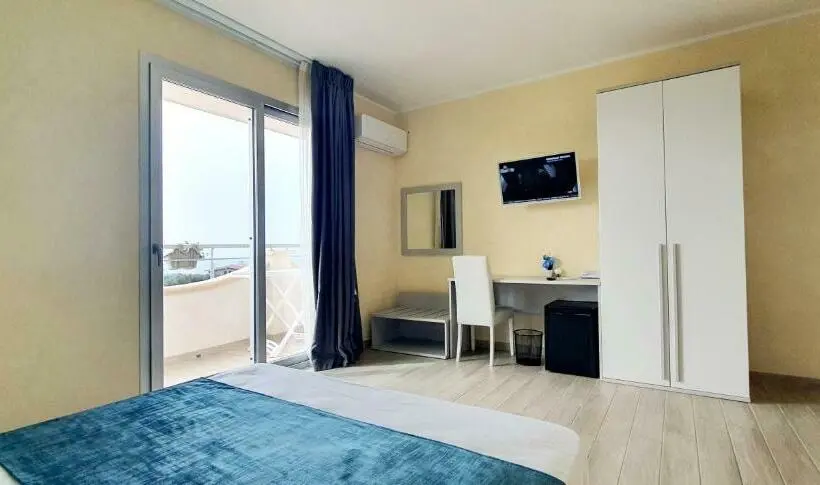اتاق استاندارد چهار تخته با چشم‌انداز دریا, I Fichi D India Rooms