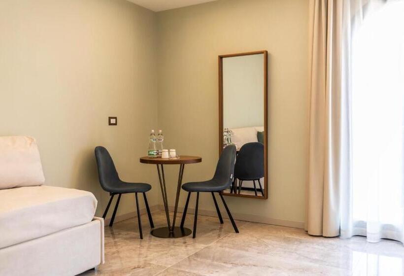 جناح مزوَّد بشرفة, Solmaris Tropea Rooms & Suites