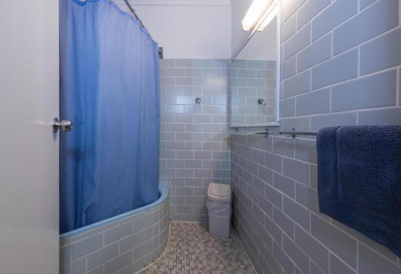 غرفة عائلية, Blue Mountains Highway Motel