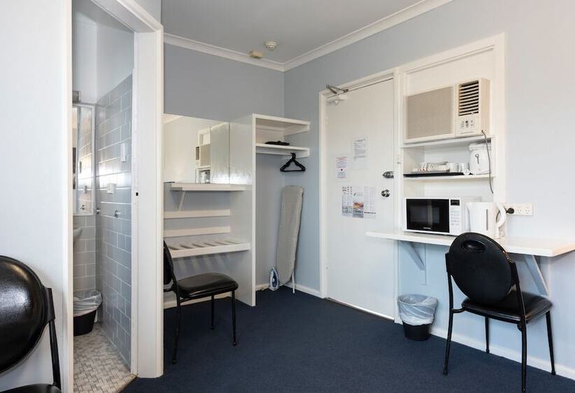 غرفة عائلية, Blue Mountains Highway Motel