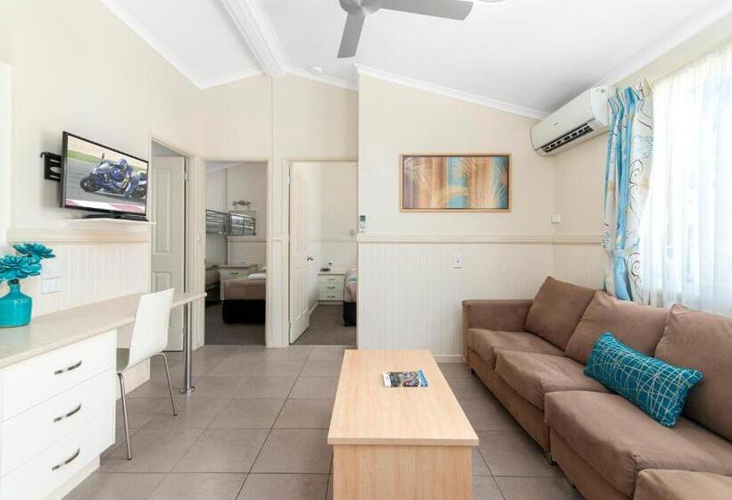 كابينة, Ashmore Palms Holiday Village