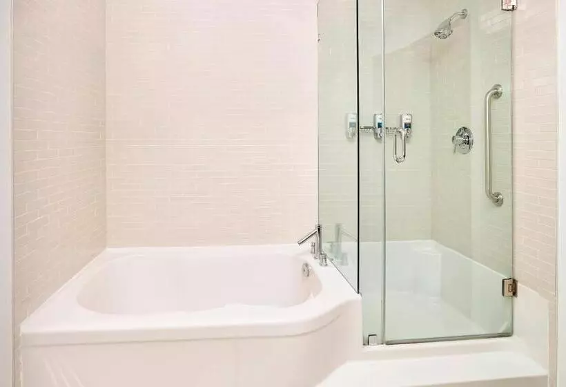 キングサイズベッドのエクゼクティブ, Four Points By Sheraton Edmonton Gateway