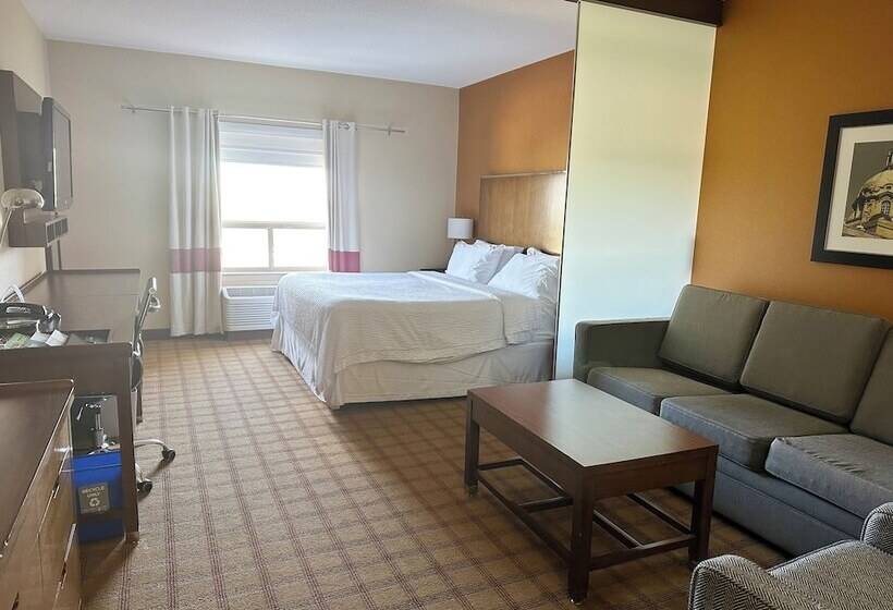 스위트, Four Points By Sheraton Edmonton Gateway