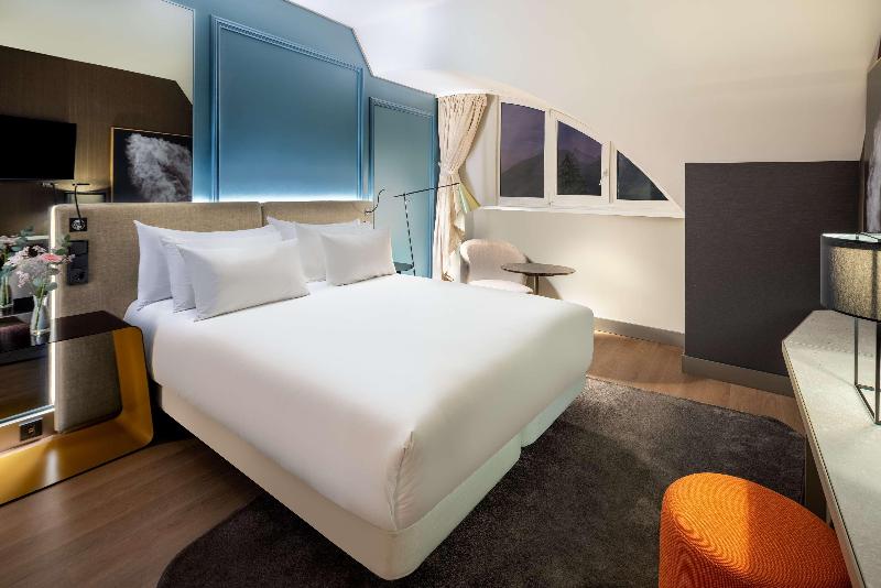 스탠다드 룸 킹사이즈 침대, Four Points By Sheraton Edmonton Gateway