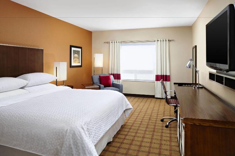 带大床的标准间, Four Points By Sheraton Edmonton Gateway