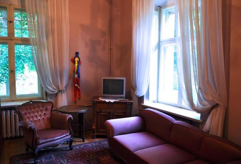 شقة غرفة واحدة, Palace Popowo Stare