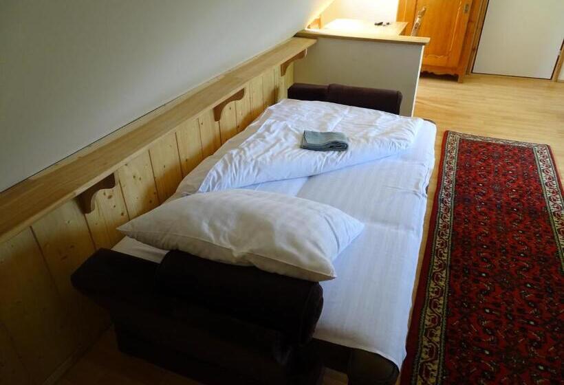 חדר משפחתי, Palace Popowo Stare