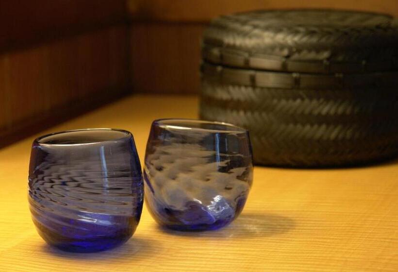 اتاق سوپریور, Rakuchin