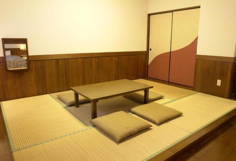 اتاق لوکس, Rakuchin