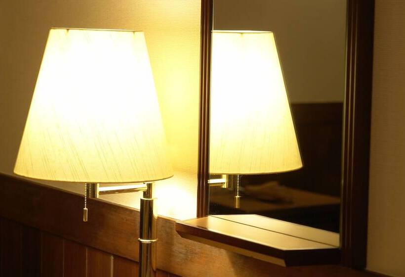 اتاق لوکس, Rakuchin