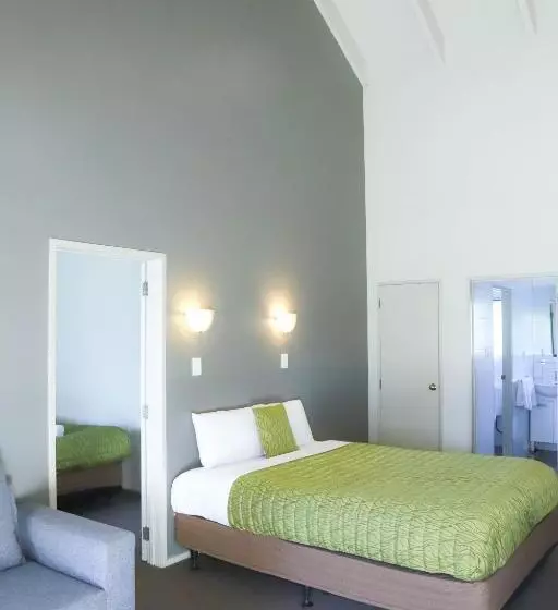 ファミリールーム, Airport Manor Inn