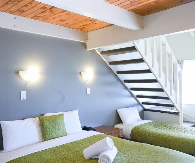 חדר משפחתי, Airport Manor Inn